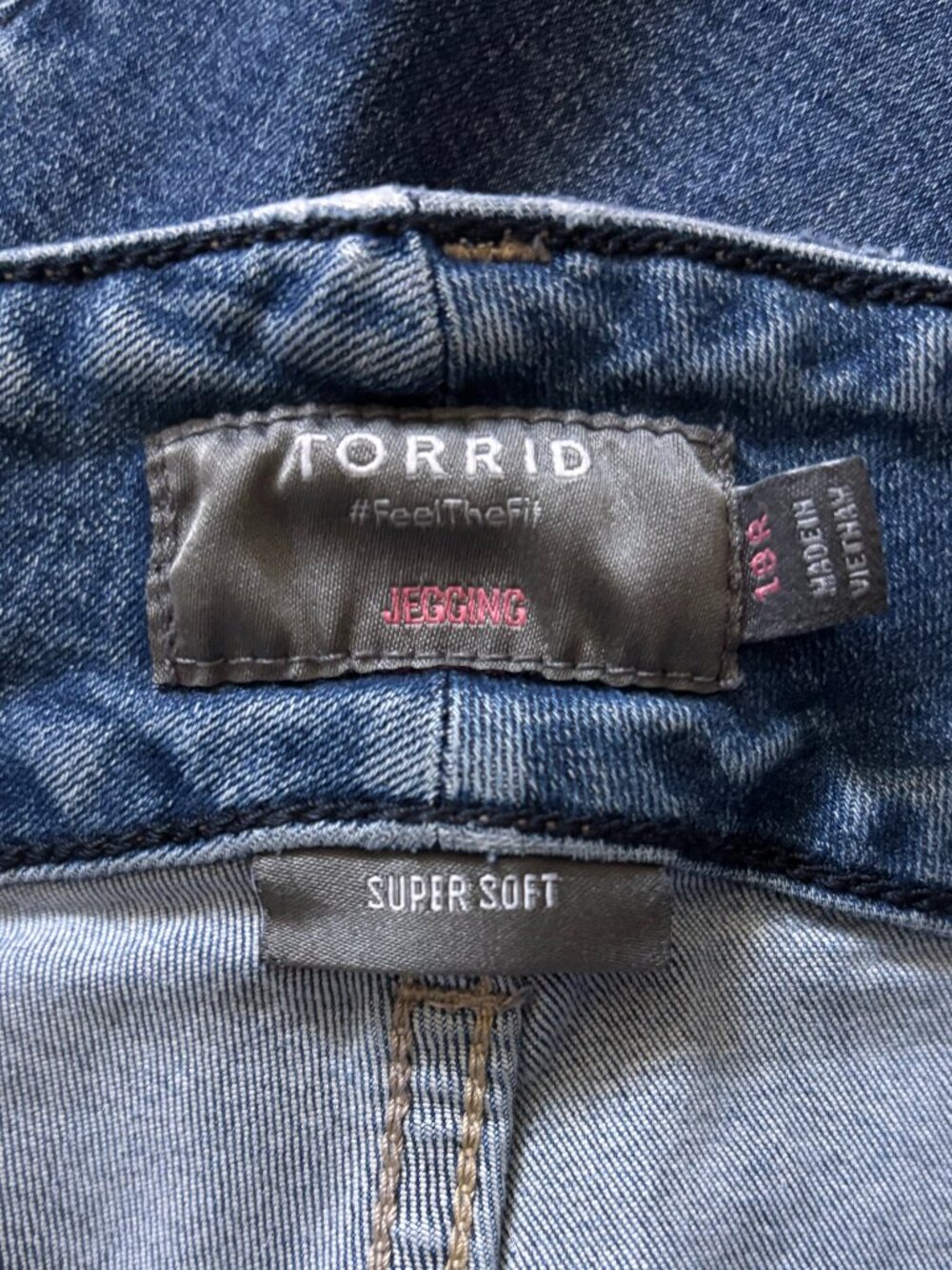 Torrid Super Soft Skinny Jeans (Jeggings). 18R - Picture 3 of 3